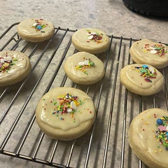 So pretty! I used buttercream instead of condensed milk for the topping and they're incredible!