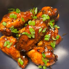 I added a tablespoon of brown sugar to the sauce and cooked it just until the brown sugar melted and whewwww 🔥