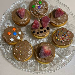 The cupcake was nice!! It reminded me of Angel food cake. It has a nice vanilla flavor. I used a different frosting recipe. ( which I would not use again.