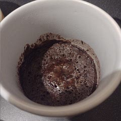 Today I had dinner, and then I snacked and then... I needed dessert. I found this vegan treat online and I HAD to try it. The result is not particularly pretty, but taste-wise it doesn't disappoint, what a treat! I only hope that I have enough self control not to make this ALL the time.