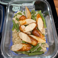 Perfect for a healthy lunch at work to meal prep. I’ll add the pesto later for a fresh taste.