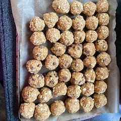 I did 1cup of smooth peanutbutter and 1/4 of crunchy peanutbutter. I made 3 batches, 1 batch with chocolate chips, 1 white chocolate chips and 1 just plain. Easy to make, fast and cheap. Kids love them and they go great with a cup of coffee.