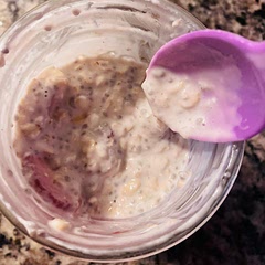 The bomb !! Nothing more to say ! 
I used vanilla yogurt, definitely some maple syrup, no salt, & some old fashioned oats 🫶🏽