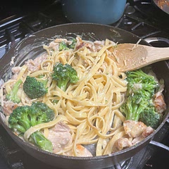 delicious! used drumsticks instead of chicken breasts cus i had some drumsticks i had to use up. i absolutely love cooked broccoli! would add zucchini next time