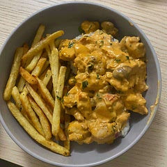 vai brasil 🇧🇷 added chicken cubes with the mushrooms. taste of home 💚💛