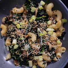 I used gluten free macaroni as the pasta and garnished with toasted sesame seeds, chilli flakes and spring onion. 
Really quick and easy to make. It would be really versatile and a great way to use up any vegetables in the fridge. 