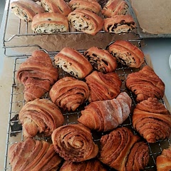 Habe heute nochmal drei Sorten gebacken, wieder fantastisch!


Älterer Kommentar: Ich habe vier Varianten daraus gemacht - mit Äpfeln, mit Schokolade, mit Trockenfrüchten und mit Kürbiskernen, alle super lecker!