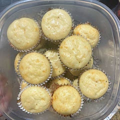 I made them as mini-muffins instead, and they turned out great!  I used mini semi-sweet chocolate chips, and added a few more than the recipe called for because I wanted them to be a bit more chocolate-y.