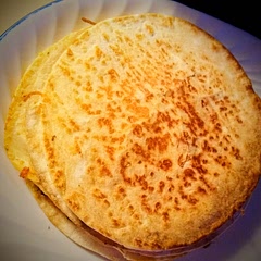 Was a bit hard to keep topping inside even with cheese melted but was a big hit in our family.  Everyone loved them.  We even were able to get our  picky granddaughter to eat them.  Which says a lot.
