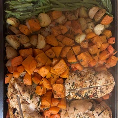 Very nice, add your own spice to it! 

🌱chicken breast 🌱sweet potatoes 
🌱carrots 🌱onion 🌱peppers 🌱baby potatoes 🌱green beans 🌱thyme and a mix of spices drizzled with olive oil.