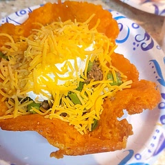 I made the cheese bowls using the tortilla oven bowls. I didn't have all the toppings at hand but enough to be yummy. 😊

The seasoning for the tacos is really good, I'll use this in place of packet seasoning. (since no sugar and etc.)
 