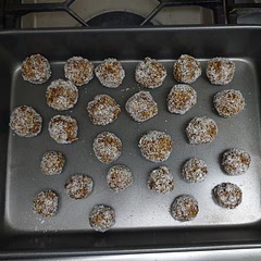 I only got 26 balls: more than half were much bigger than original instructions said, so I got a lot less than 40. But rolling took quite long, so imagine rolling twice that amount... 😕 I dunno, the time may not be worth the effort. 