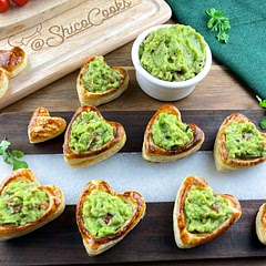 Bake the crust base and fill with any filling you like ✨