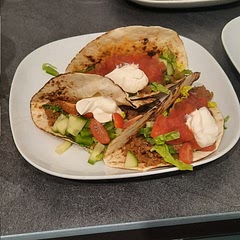 Sooo good for a quick Sunday night dinner! We love Tacos but don't like frying Tortillas in oil. So charred on open burner instead 😍 
