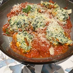 One of the nicest recipes made in ages! Truly scrumptious! Used frozen spinach that I squeezed the life out of! Also, a good glut of red wine in the tomato sauce and simmered it for ages! Yum yum! 
Halved recipe and plenty for 2 😋
