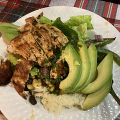 Delicious, came out really well. I doubled the rice to have some extra for lunch, but this whole thing tasted delicious.
Takes a bit longer than the 30 minutes, but I used the marinating time to prep the rest of the food.