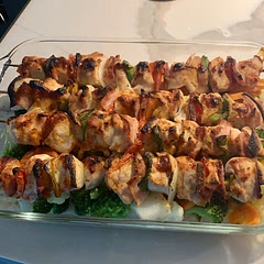 Added many veggies and bacon. Also pretty much replaced the seasonings and just used Knorr kött & grillkrydda 😛 cooked in oven but under the turbo grilling program