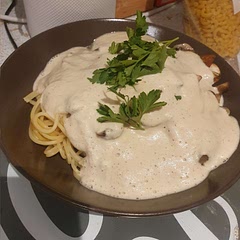 Added mushrooms and fresh parsley alongside the pasta :)