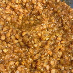 It tastes good but it was way too spicy for me. I would do it again but use less cayenne pepper for sure.
I used more garlic, maple syrup instead of sugar, red lentils and half an orange bell pepper instead of a full red one. I also cooked the sauce a bit with the lentils after. I had no parsley but it was ok.
Very flavorful