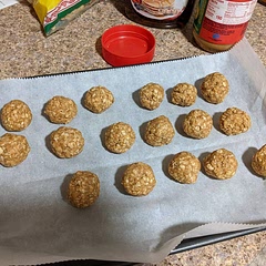 - I suggest chilling them before you eat -
These peanut butter balls are gluten free, diary free, vegan, and packed with protein. They make a great snack when you're at work and need a healthier option to help you get through the day.