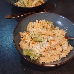 Tasty but needs some jazzing up. Super quick and easy weekday dinner, will certainly be making it again, but needs either spinach or sundried tomatoes and something to give it crunch and texture as otherwise it's a bit mushy.