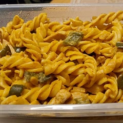 Managed to meal prep 5 lunches from 4 servings. Substituted the nandos sauce with Aldis version and the peri peri seasoning with the Nandos peri peri salt. Has a bit of a kick now lol 😆 
