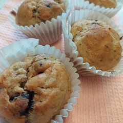 Making 1 banana portion, I used brown sugar and vegetable oil instead, but still come out good, also use a chocolate bar and double the amount