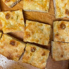 I liked how easy this was! I used bread flour and instant yeast (same amounts of yeast) and it turned out well. I wish I had cooked it a bit longer. The garlic butter at the end is nice but I don’t think it’s necessary. Will definitely make again