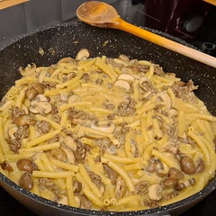 Habe Senf, Salz und Pfeffer nach Gefühl hinzugefügt. Einfach und lecker.