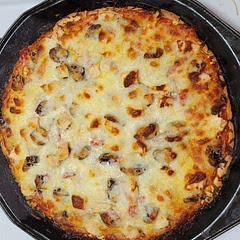 chicken, roasted red peppers, kalamata olives, "pizza" blend of cheeses with tomato basil sauce, dried oregano & dried parsley.