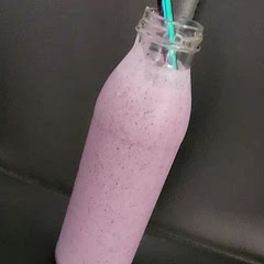 I added a scoop of protein, 20 almomds instead of chai and sweetner and a quarter of a banana. This gave me a 1 person serving.