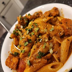 A really simple recipe that has a prominent spicy taste! The recipe really leans into the spices and makes it super easy to cook with everything being in one pan. Definitely a recipe I'll be making again!