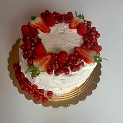 I had a lot of whipped cream left, so I decided to cover the whole cake with it. It was really delicious, thank you for this recipe! I will definitely bake it again!