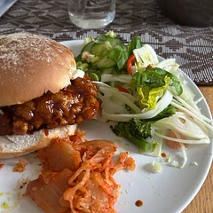So yummy!! I made this with skinless whole chicken thighs deboned and added to burger buns.. served with fennel salad and some kimchi. 🤤 will be making again for sure!