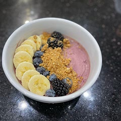 Only had one packet of açaí so it’s lighter— but it’s just like eating ice cream for breakfast!