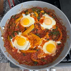 Delicious and easy to make! Both my husband and I loved it together with quinoa for a delicious and protein packed brunch.