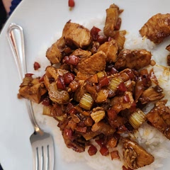 No peanuts due to an allergy and did extra sauce. So good 