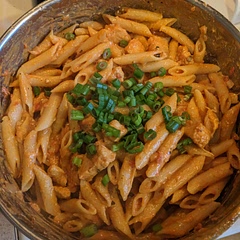 I didn't have all of the spices for it so it wasn't spicy at all, but it was still very good and creamy 👍