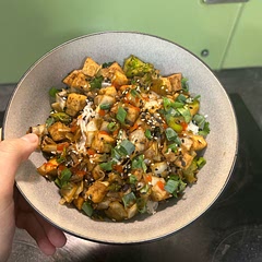 Next time I make this I’ll use more of the sauce on the tofu than the recipe asked or else it’s too salty. You can also reduce the soy but I imagine  the blandness of the tofu would take over which I don’t really like