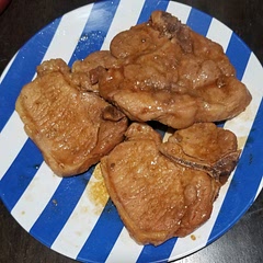 I used  the ketchup substitute suggestion and no sweet chili. My family loved it.  I cooked my chops a bit longer than suggested. 