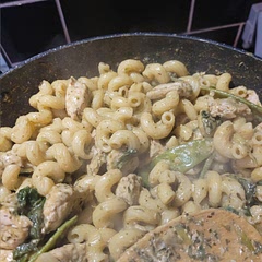 Absolutely delicious 😋 Made this for my Mum and Brother for a filling Saturday night meal. It went down very well! I would 100% recommend this recipe, especially if you love your one pan, big plate full of creamy pasta kinda recipes. 