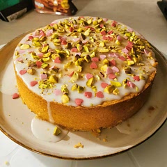 Add one tablespoon of water and 3/4 th juice of lemon for making icing other wise it becomes too watery

