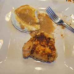 This was good and very easy! My family is not a fan of chicken skin which is unfortunate because they are missing out. We had with mashed potatoes and artichoke which we had for an appetizer before hand.