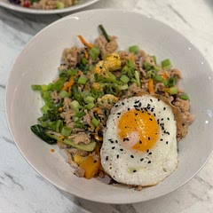 Made this with different stir fry veggies, and fried an egg on top. Really nice.