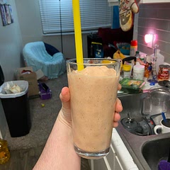 Me and my roommate have smoothies every morning now, I love finding new ones to add to the rotation ❤️ next time may add spinach too