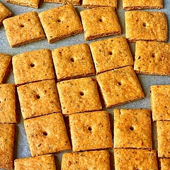 Crunchy Cheese Crackers 