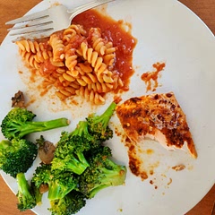 The stir fry is practically tasteless, the salmon is rather spicy. It needs a good side dish to make it palatable.