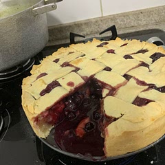 I didn’t have enough blueberries, so I added some bananas and strawberries. It’s delicious!