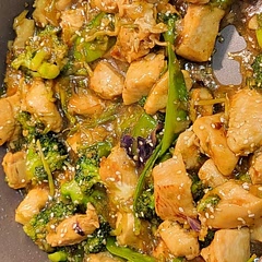 I used the pre mixed stir fry veggies from the store and it cut the time and ease