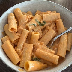 Delicious!
Used rigatoni. 
Added a bit of fresh basil with the cream.